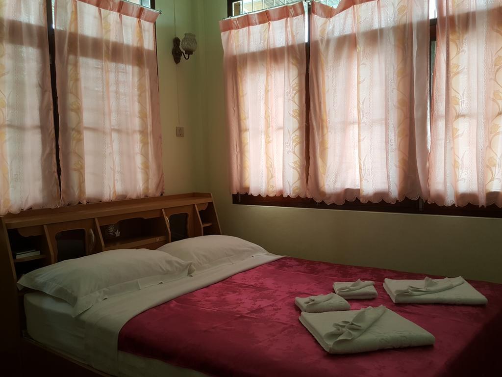 Emmanuel Guesthouse Prachuap Khiri Khan Buitenkant foto