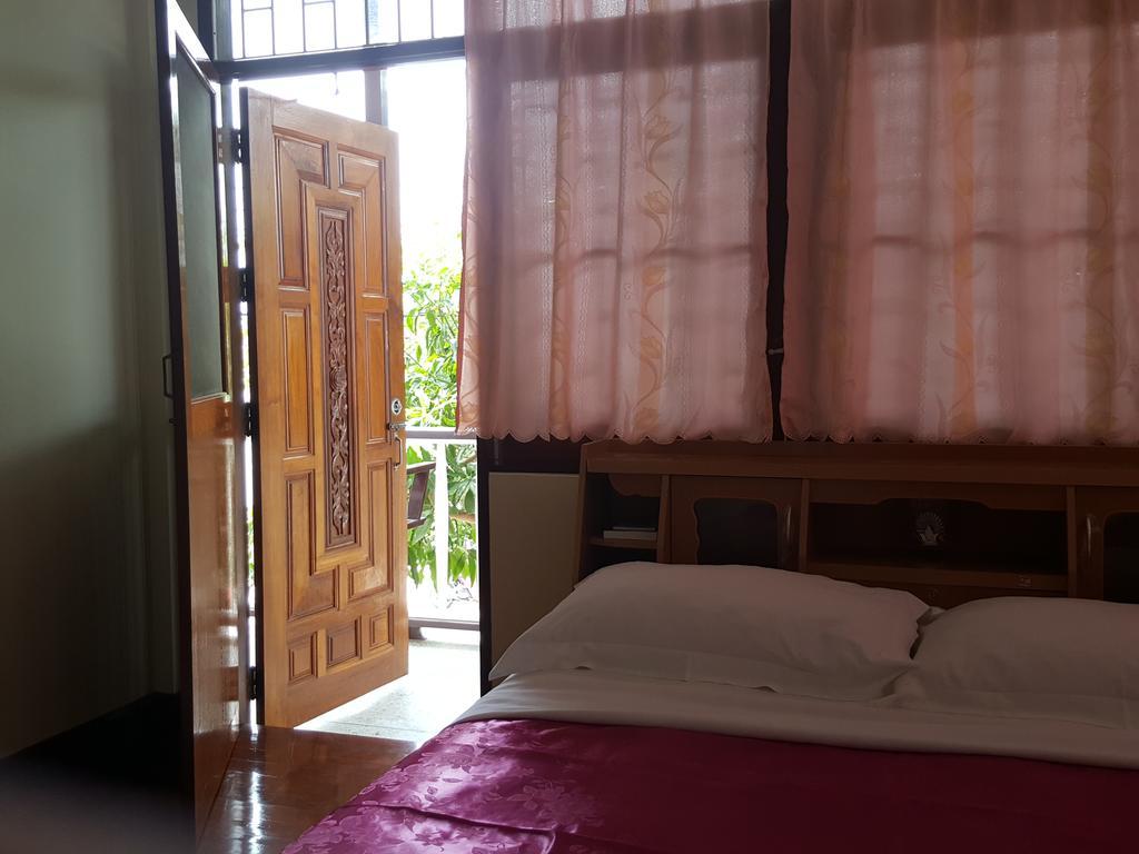 Emmanuel Guesthouse Prachuap Khiri Khan Buitenkant foto