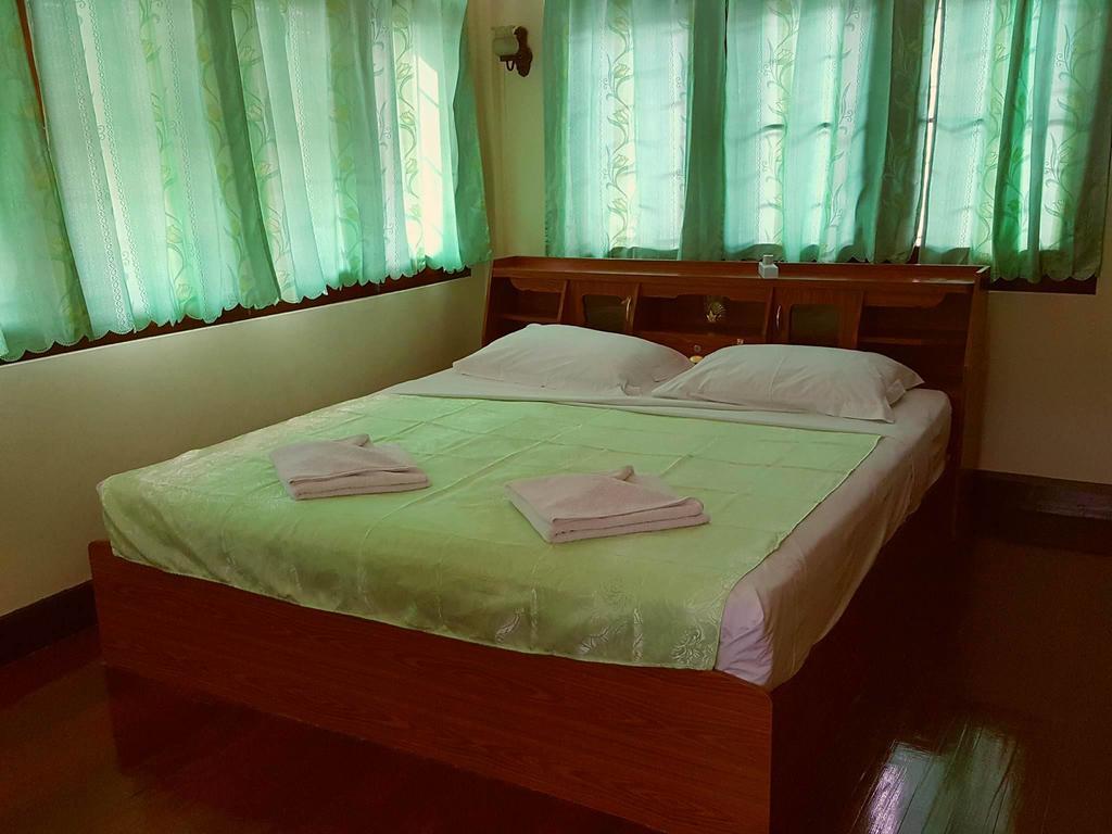 Emmanuel Guesthouse Prachuap Khiri Khan Buitenkant foto