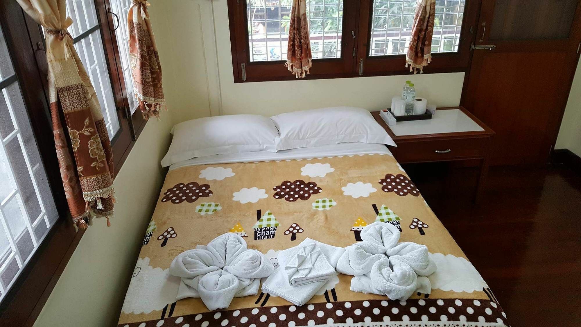 Emmanuel Guesthouse Prachuap Khiri Khan Buitenkant foto